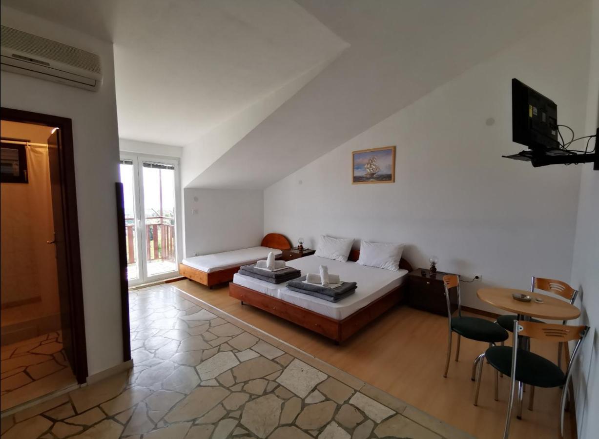 Apartments Plazibat Skrip Exterior photo