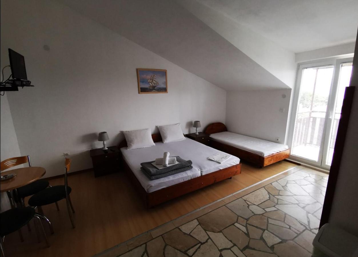 Apartments Plazibat Skrip Exterior photo