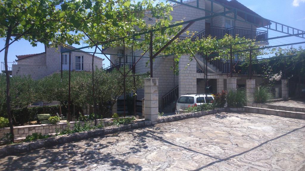 Apartments Plazibat Skrip Exterior photo