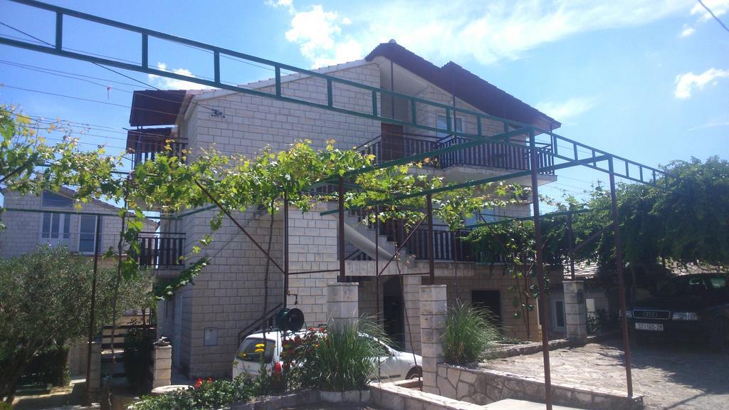 Apartments Plazibat Skrip Exterior photo