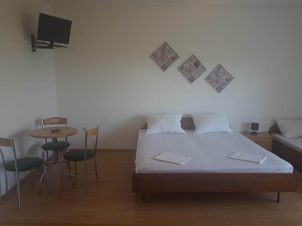 Apartments Plazibat Skrip Exterior photo