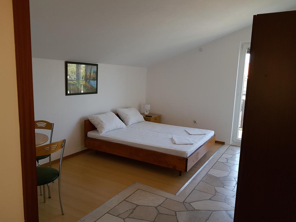 Apartments Plazibat Skrip Exterior photo