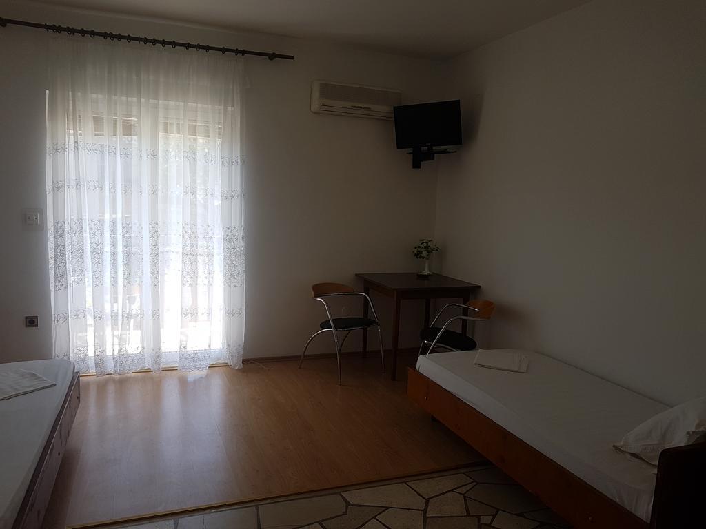 Apartments Plazibat Skrip Exterior photo